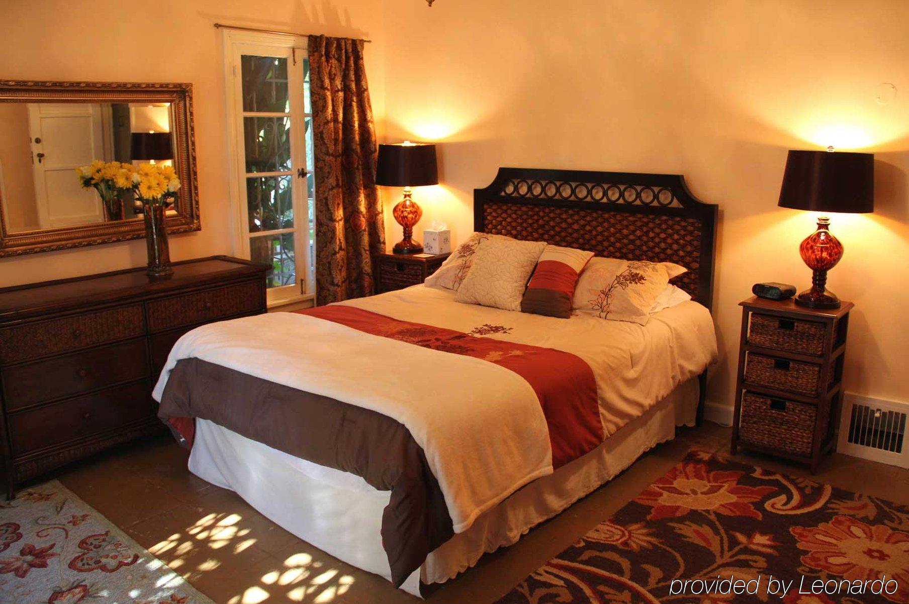 Cinema Hsr19-19-001050 Bed & Breakfast 2*
