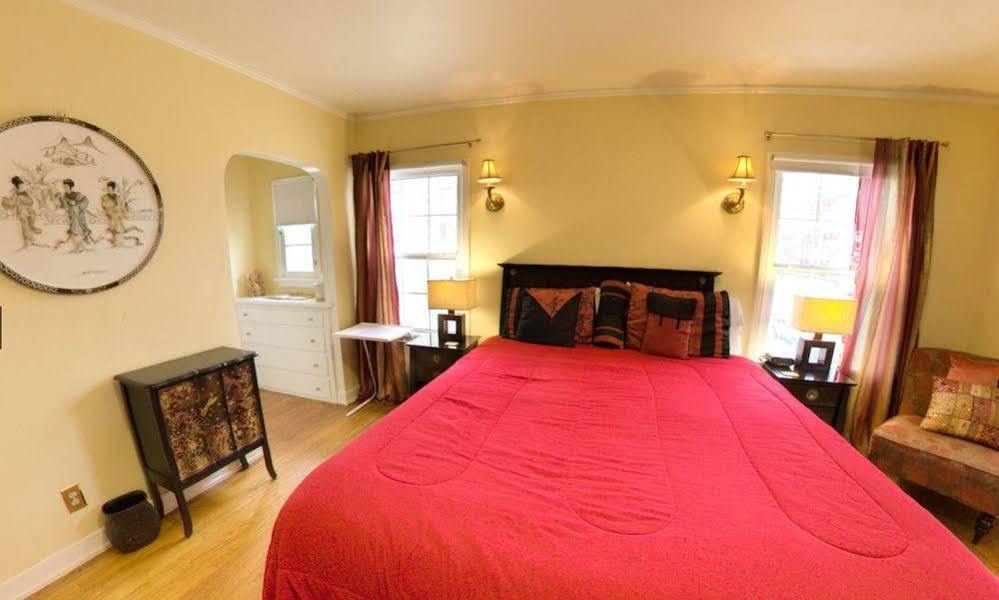 Cinema Hsr19-19-001050 Bed & Breakfast
