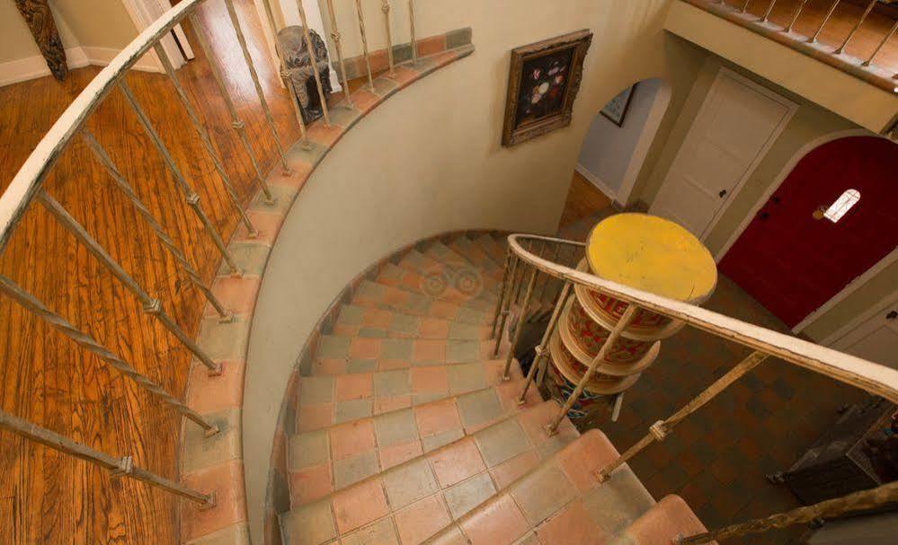 Cinema Hsr19-19-001050 Bed & Breakfast 2*